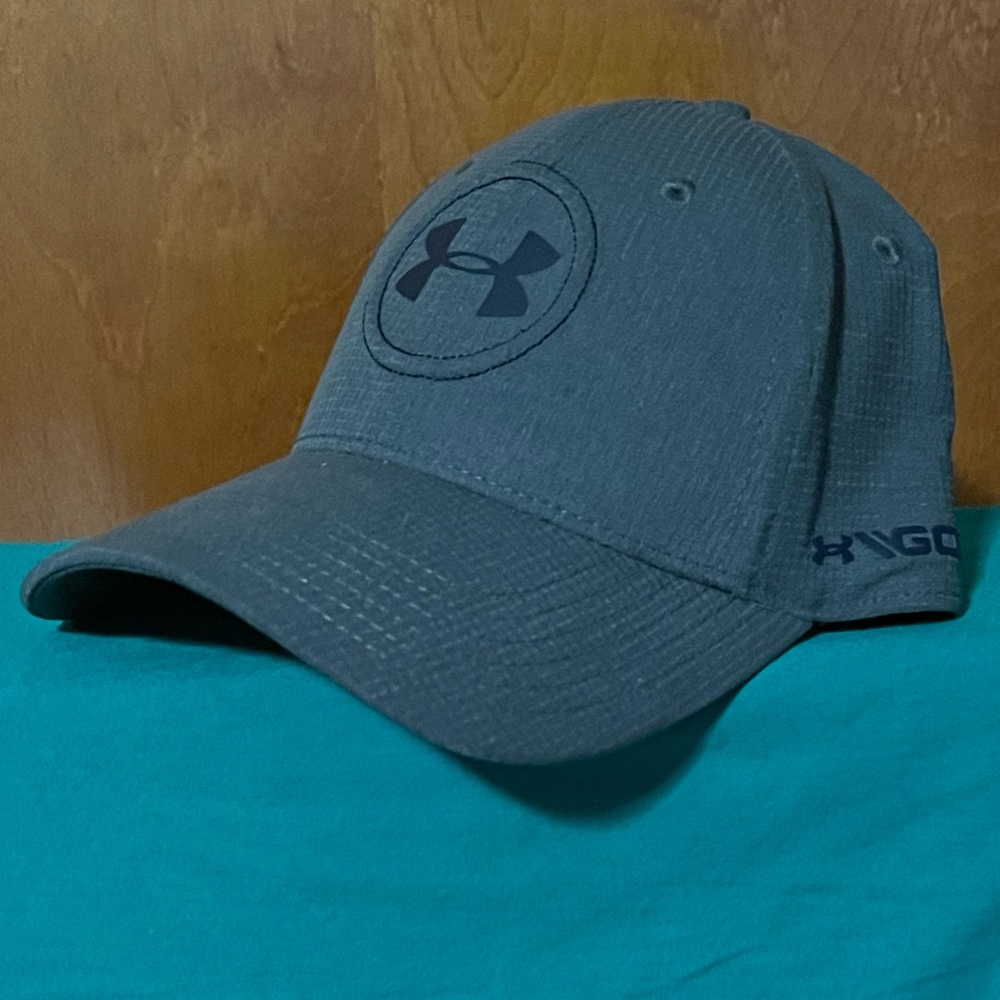 UA fitted golf cap